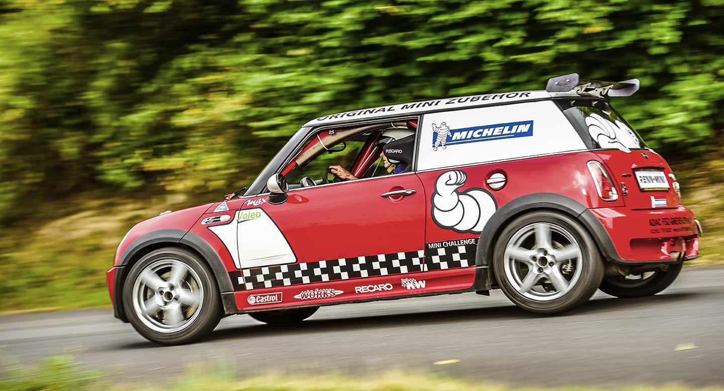 Promotionbeklebung inkl. Folienplott und Autobeklebung - Teilbeklebung